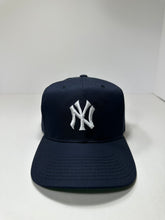 Load image into Gallery viewer, Vintage New York Yankees New Era 1990s Snapback Hat
