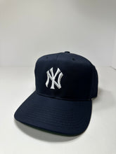 Load image into Gallery viewer, Vintage New York Yankees New Era 1990s Snapback Hat
