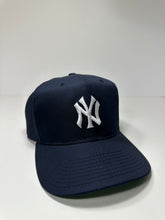 Load image into Gallery viewer, Vintage New York Yankees New Era 1990s Snapback Hat
