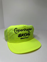 Load image into Gallery viewer, Vintage Copenhagen SKOAL Shootout 1990s Snapback Hat
