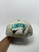 Load image into Gallery viewer, Vintage Hard Rock London 90s Two Tone SnapBack Hat
