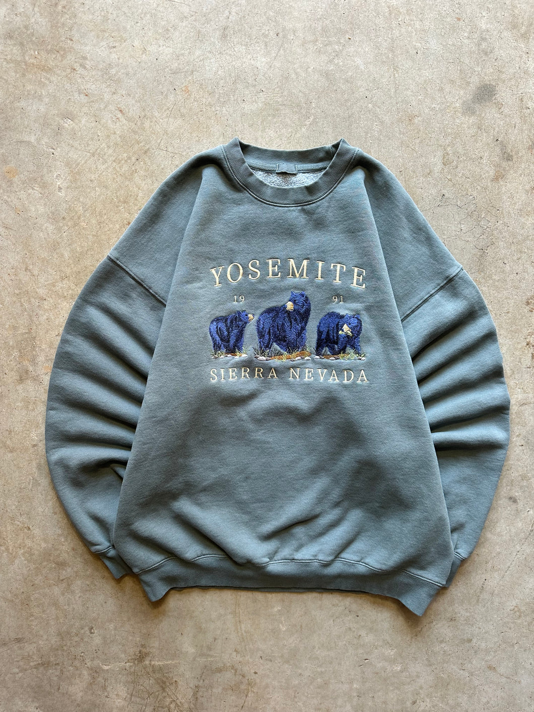 Vintage Yosemite Black Bear 1990s Sweatshirt (XL)