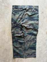 Load image into Gallery viewer, Dickies Regular Straight Camo Pants (36x30)
