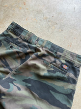 Load image into Gallery viewer, Dickies Regular Straight Camo Pants (36x30)
