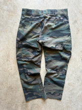 Load image into Gallery viewer, Dickies Regular Straight Camo Pants (36x30)
