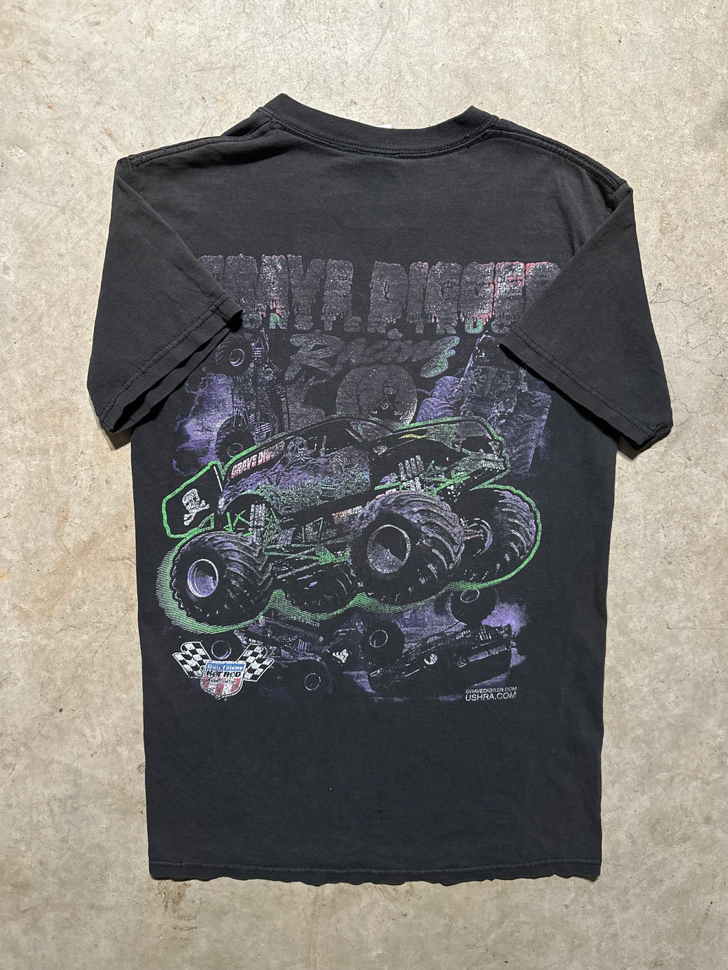 Vintage Grave Digger Monster Truck Racing T-Shirt (Small)