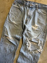 Load image into Gallery viewer, Vintage Levis 505 Red Tab Light Wash Denim Jeans (33x29)
