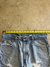 Load image into Gallery viewer, Vintage Levis 505 Red Tab Light Wash Denim Jeans (33x29)
