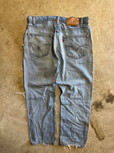 Load image into Gallery viewer, Vintage Levis 505 Red Tab Light Wash Denim Jeans (33x29)
