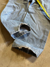 Load image into Gallery viewer, Vintage Levis 505 Red Tab Light Wash Denim Jeans (33x29)
