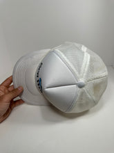 Load image into Gallery viewer, Vintage Sea World 1980s Snapback Hat

