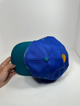 Load image into Gallery viewer, Vintage 1995 Final Four Seattle NCAA March Madness Snapback Hat
