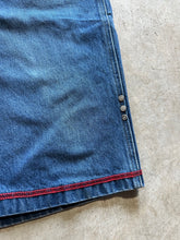 Load image into Gallery viewer, Y2K PurePlayaz Darkstone Baggy Denim Jorts (32)
