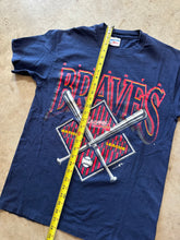 Load image into Gallery viewer, Vintage Atlanta Braves 1995 National League Graphic T-Shirt (Medium)
