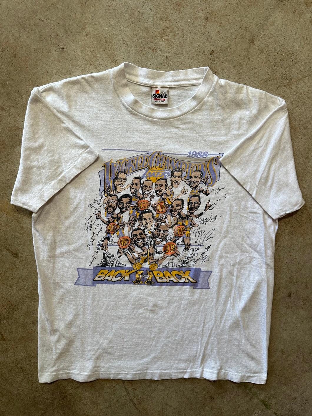 Vintage Los Angeles Lakers 1988 Back to Back NBA Champions Graphic T-Shirt (Large)