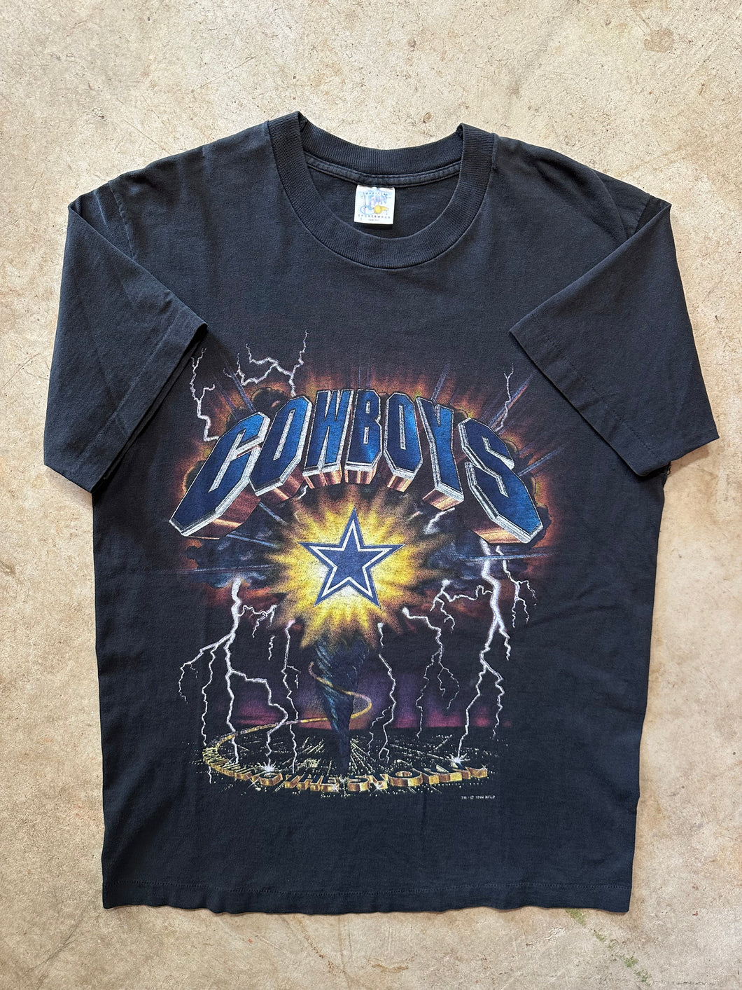 Vintage Dallas Cowboys Riding the Storm Lightning 1990's Graphic T-Shirt (Large)