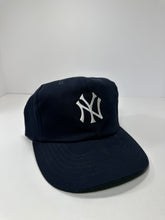 Load image into Gallery viewer, Vintage New York Yankees 1990s MLB Snapback Hat
