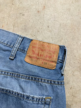 Load image into Gallery viewer, Vintage Levis 569 Straight Loose Fit Relaxed Denim Jeans (38x30)
