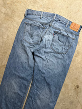 Load image into Gallery viewer, Vintage Levis 569 Straight Loose Fit Relaxed Denim Jeans (38x30)
