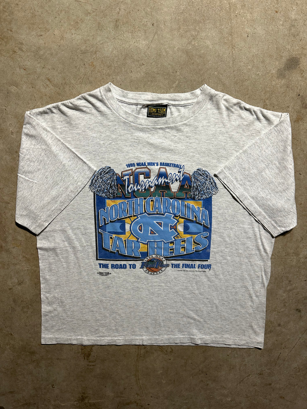 Vintage UNC Tar Heels 1995 Road to the Final Four T Shirt (XL)