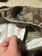 Load image into Gallery viewer, Vintage Wrangler Pro Gear Realtree Camo Pants (36x30)
