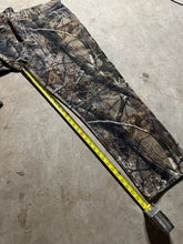 Load image into Gallery viewer, Vintage Wrangler Pro Gear Realtree Camo Pants (36x30)
