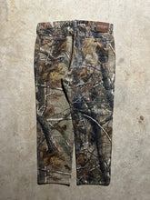 Load image into Gallery viewer, Vintage Wrangler Pro Gear Realtree Camo Pants (36x30)
