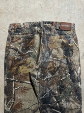 Load image into Gallery viewer, Vintage Wrangler Pro Gear Realtree Camo Pants (36x30)
