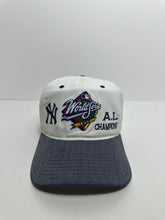 Load image into Gallery viewer, Vintage New York Yankees 1999 World Series Snapback Hat
