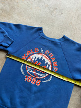 Load image into Gallery viewer, Vintage New York Mets 1986 World Series Champions Sweatshirt (XS/Small)
