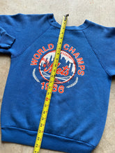 Load image into Gallery viewer, Vintage New York Mets 1986 World Series Champions Sweatshirt (XS/Small)
