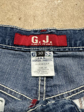 Load image into Gallery viewer, Vintage Guess Jeans Baggy Denim Jorts (30)
