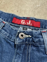 Load image into Gallery viewer, Vintage Guess Jeans Baggy Denim Jorts (30)
