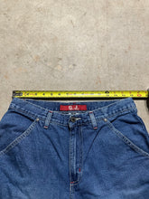Load image into Gallery viewer, Vintage Guess Jeans Baggy Denim Jorts (30)
