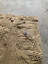 Load image into Gallery viewer, Y2K Carhartt Tan Relaxed Fit Shorts (34)
