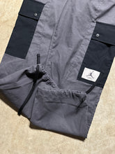 Load image into Gallery viewer, Jordan Flight Loose Fit Cargo Pants DD7006-082 (Small)
