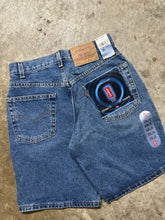 Load image into Gallery viewer, Vintage Levis 550 Light Wash Denim Jorts (28)
