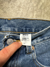 Load image into Gallery viewer, Vintage Levis 550 Light Wash Denim Jorts (28)
