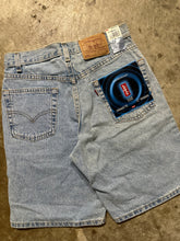 Load image into Gallery viewer, Vintage Levis 550 Light Stonewash Denim Jorts (29)
