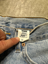 Load image into Gallery viewer, Vintage Levis 550 Light Stonewash Denim Jorts (29)
