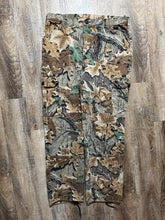 Load image into Gallery viewer, Vintage Walls Woodland Advantage Camo Pants (35x32)
