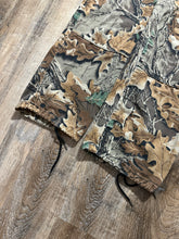 Load image into Gallery viewer, Vintage Walls Woodland Advantage Camo Pants (35x32)
