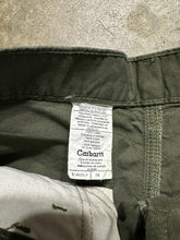 Load image into Gallery viewer, 00&#39;s Carhartt Olive Green Work Shorts (28)
