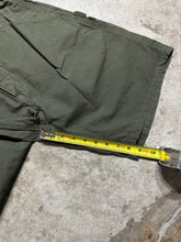 Load image into Gallery viewer, 00&#39;s Carhartt Olive Green Work Shorts (28)
