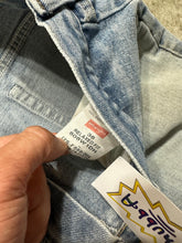 Load image into Gallery viewer, 00&#39;s Wrangler Faded Denim Jorts (36)
