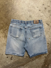 Load image into Gallery viewer, 00&#39;s Wrangler Faded Denim Jorts (36)
