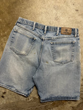 Load image into Gallery viewer, 00&#39;s Wrangler Faded Denim Jorts (36)
